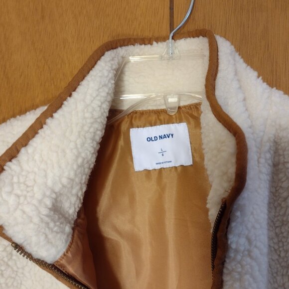 Old Navy Faux Sherpa Vest - Picture 2 of 3